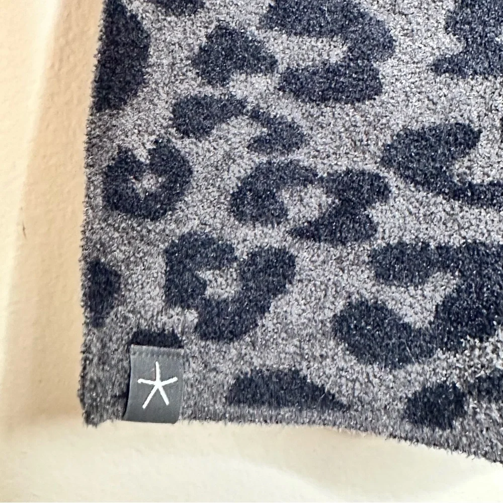 Barefoot Dreams Cozychic Lite Blanket Wrap Cozy Grey Leopard Print size L/XL - Picture 4 of 7